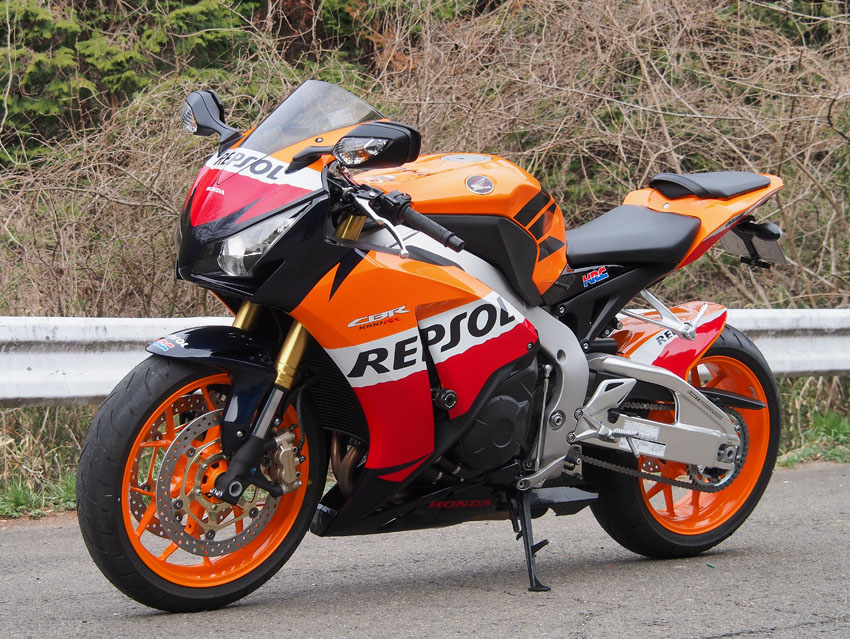 憧れを現実に 新たな相棒 13 Cbr1000rr 納車 風とバイクと俺と