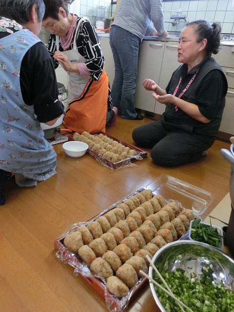 大盛況だった駿河台三丁目の「室内花見会」_f0141310_7444572.jpg