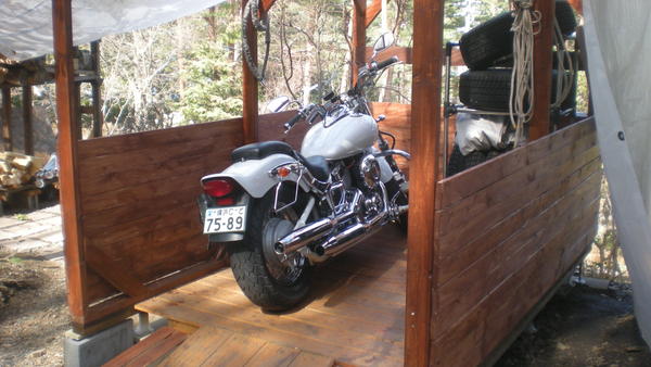 2 4材使い 馬小屋風 自作バイクデッキ小屋完成しました 安曇野別荘だより