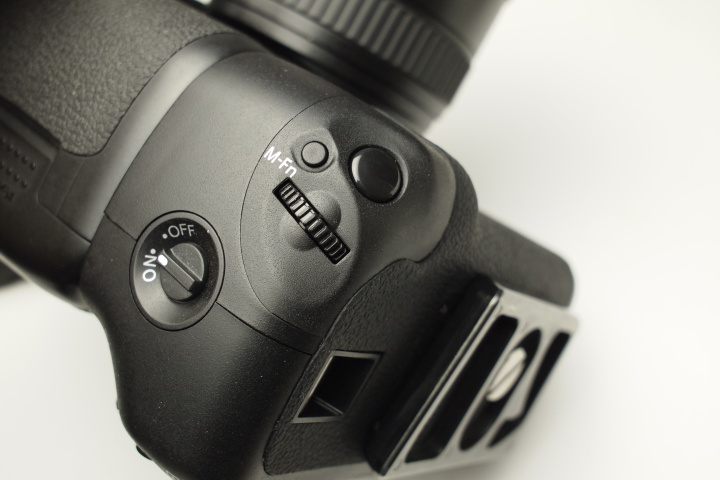 EOS 7Dのバッテリーグリップ : フォトグラファーHNのフォト EOS 7Dのバッテリーグリップ : フォトグラファーHNのフォト