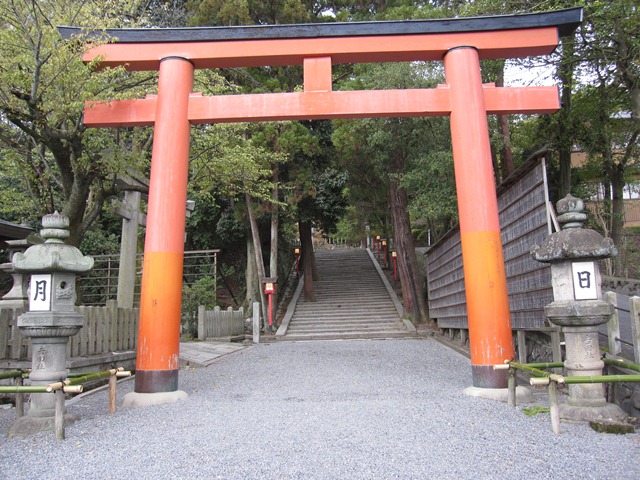 今日は花まつり。昨日は京都の吉田山。花は散っても♪～_f0203477_16103846.jpg