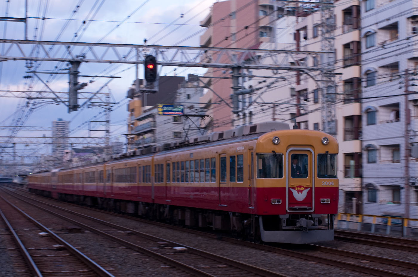 日も暮れかかった複々線で～京阪旧3000系通常運用終了その4_e0070773_2154071.jpg