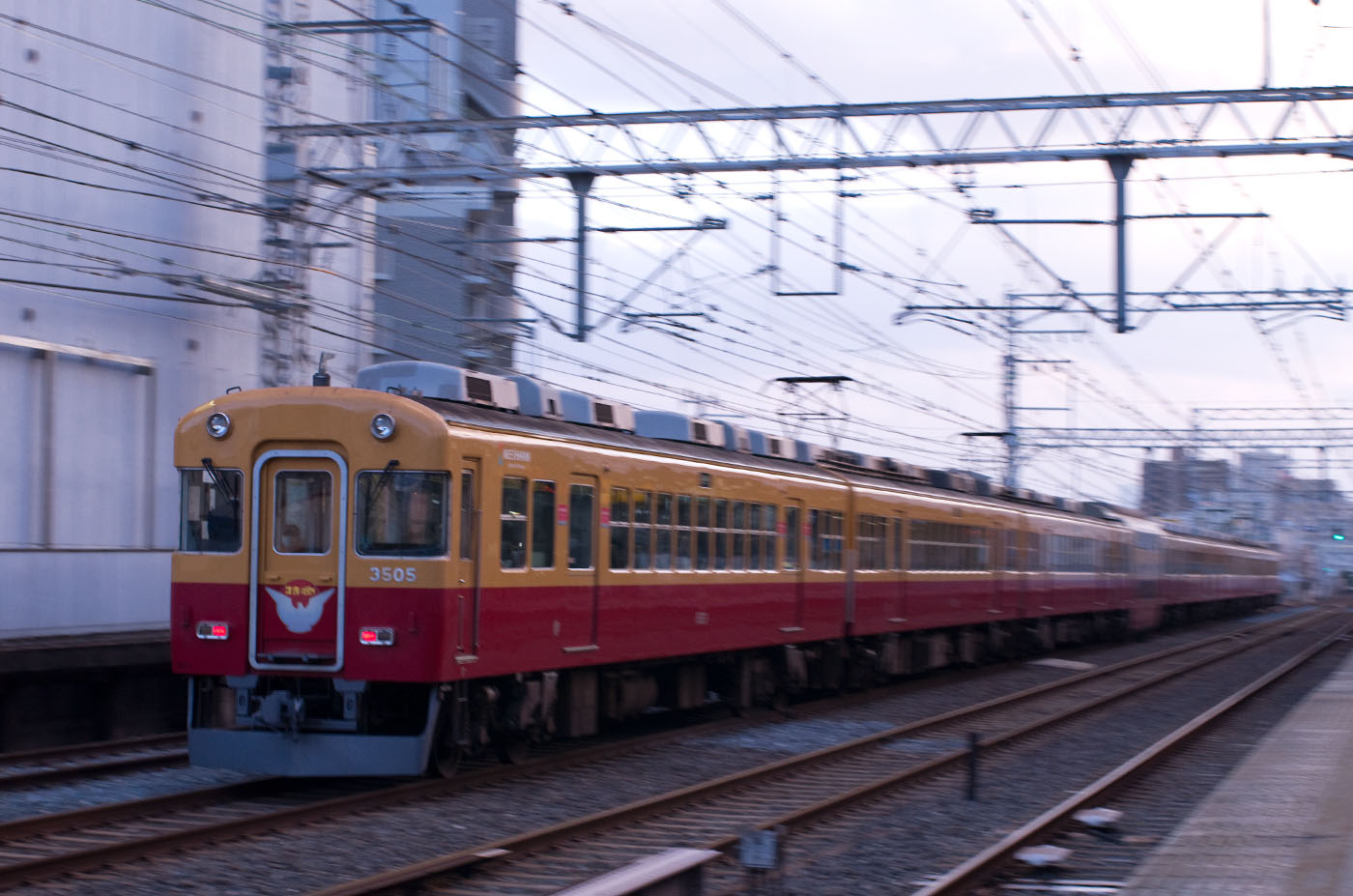 日も暮れかかった複々線で～京阪旧3000系通常運用終了その4_e0070773_2155557.jpg