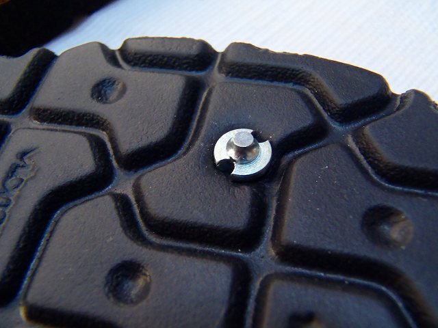 Grip Studs installing　Luna Sandals Mono_b0148176_2412050.jpg