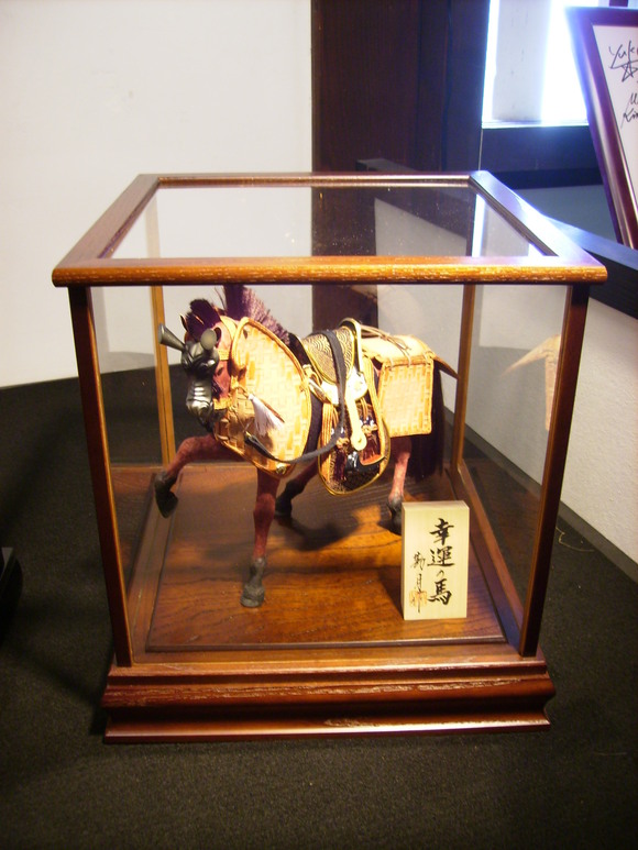 飾り馬のケース入り_f0247860_1541876.jpg