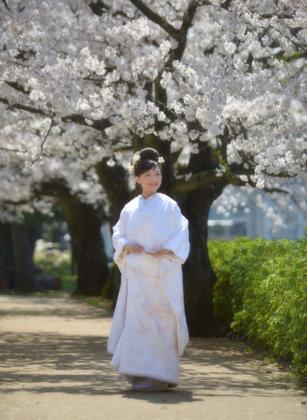 遠くにおられるOさんのご両親にも見てもらえるかな〜花嫁さんを..._b0194185_20351131.jpg
