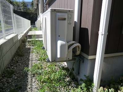 エアコン室外機 基礎架台 大工さんが木造住宅作ってるよ