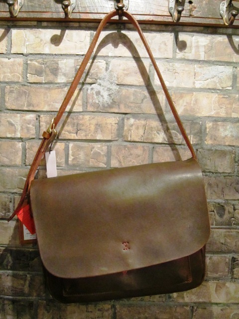 SLOW \"handpaint flap shoulder bag\" ご紹介_f0191324_9371327.jpg