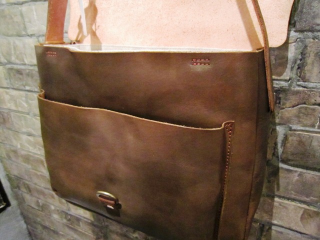 SLOW \"handpaint flap shoulder bag\" ご紹介_f0191324_9375075.jpg