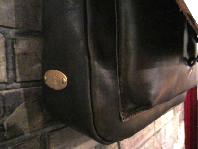 SLOW \"handpaint flap shoulder bag\" ご紹介_f0191324_9383498.jpg