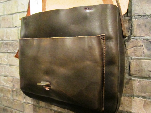 SLOW \"handpaint flap shoulder bag\" ご紹介_f0191324_9385129.jpg