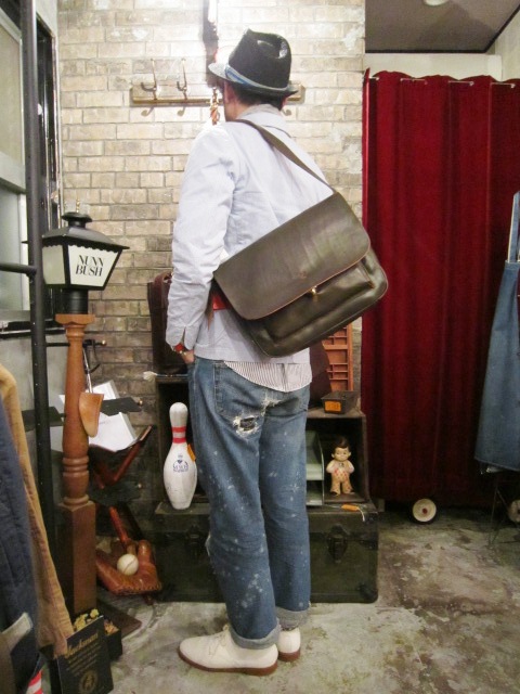 SLOW \"handpaint flap shoulder bag\" ご紹介_f0191324_9401827.jpg