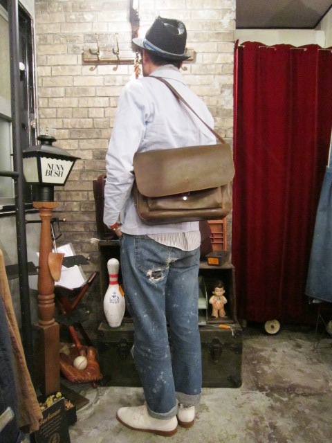 SLOW \"handpaint flap shoulder bag\" ご紹介_f0191324_940725.jpg