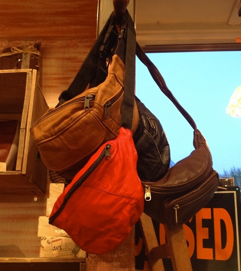 USED本革バッグ、いろいろ入荷!!★原宿店★_a0096367_18351164.jpg