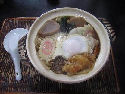 鍋焼うどんの探求(37) 角萬@本郷 復活していた鍋焼うどん_f0030574_227232.jpg