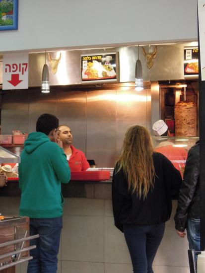 Haifaのイスラエルで一番美味しいシュワルマ_b0153213_6485921.jpg