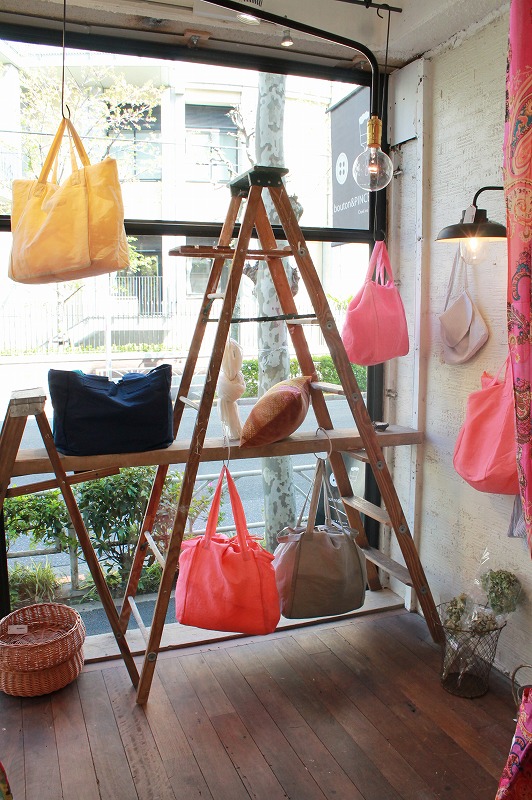 本日の更新は、KHADI & CO です。_f0034922_1611917.jpg