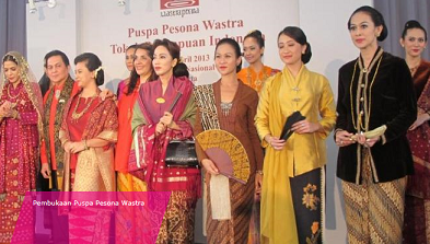 インドネシアでバティック展 「インドネシア女性 布の魅力の花