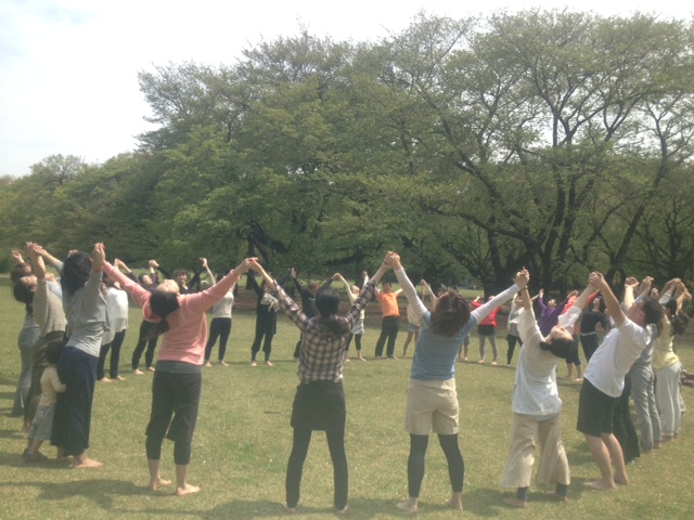 4/14（日）お花見チャリティーヨガ＠砧公園のご報告_e0130657_0114823.jpg