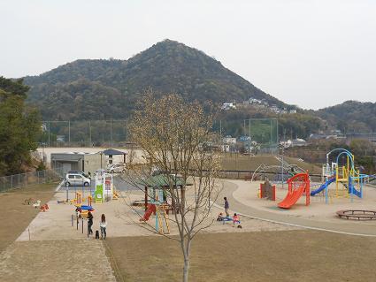 安登公園に子どもの歓声_e0175370_951815.jpg