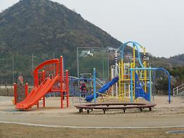 安登公園に子どもの歓声_e0175370_9522221.jpg