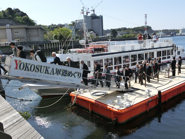 どの船もドデカイ！　ＹＯＫＯＳＵＫＡ軍港めぐり_f0141310_7431966.jpg