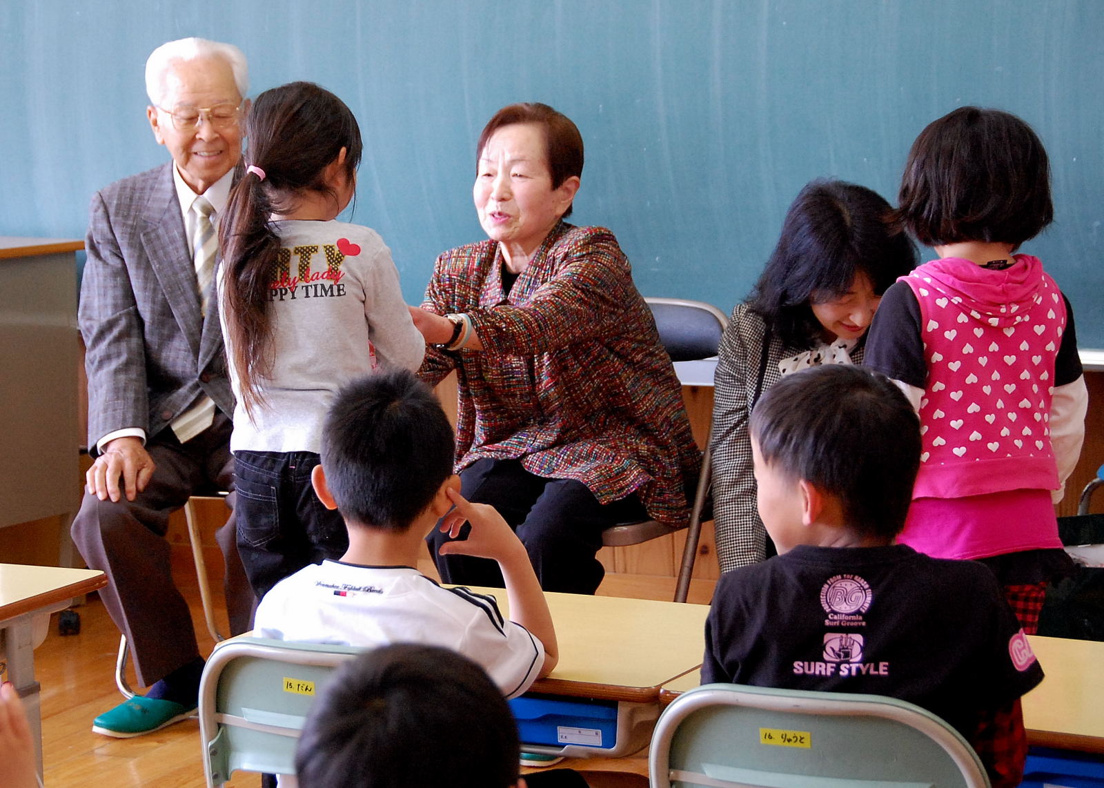 小学校へ。_e0056537_18541286.jpg