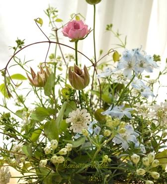 庭の花　イベリスと鉄線・・・　アレンジメント　_c0219357_21355750.jpg