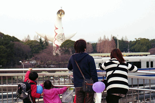 家族の情景　　万博公園にて_e0037563_22495122.jpg