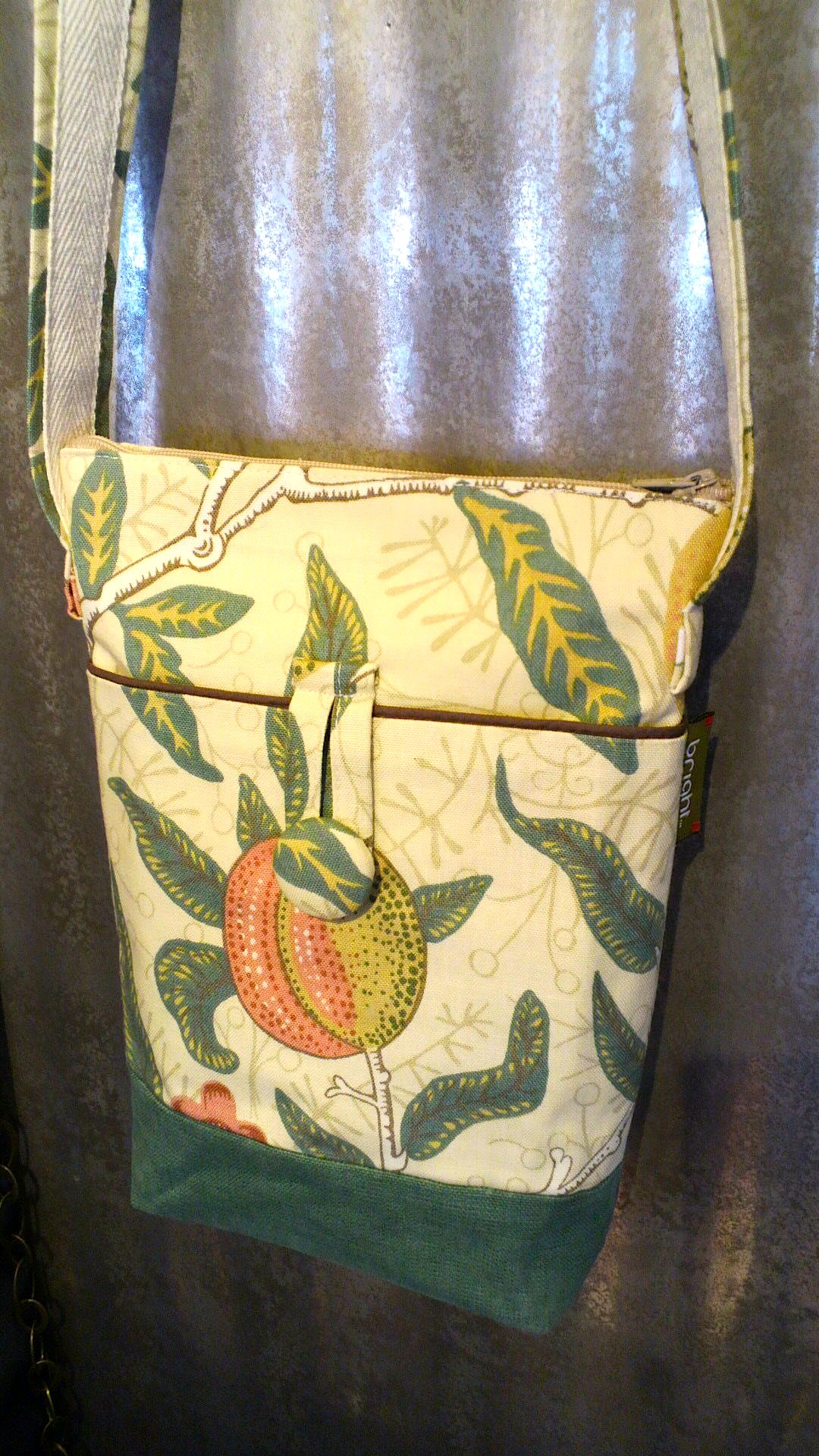 モリスのカーテン生地で作った布バッグ。_c0157866_19181454.jpg