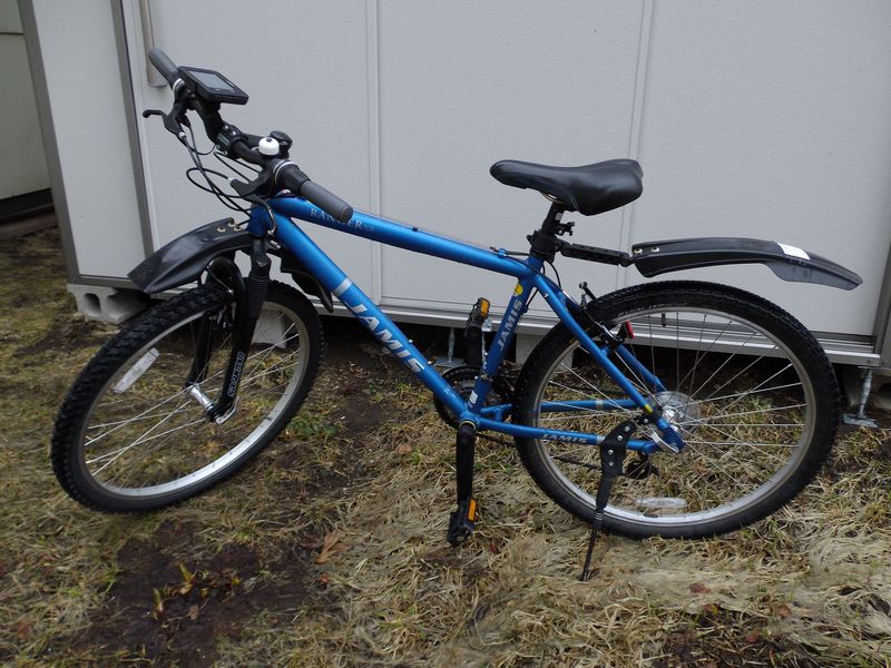 ドックから戻ってきた自転車と昔のラボと池_c0025115_19441091.jpg