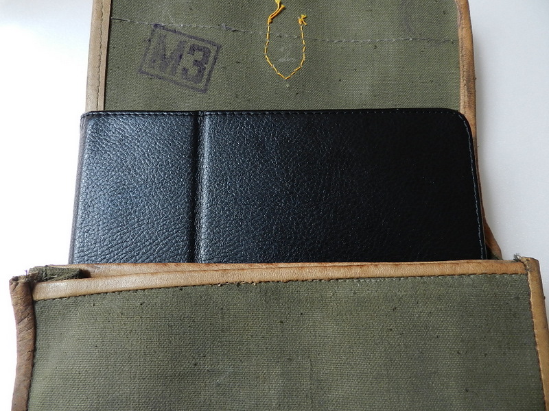 Bulgarian army M37 map case_f0226051_1258544.jpg