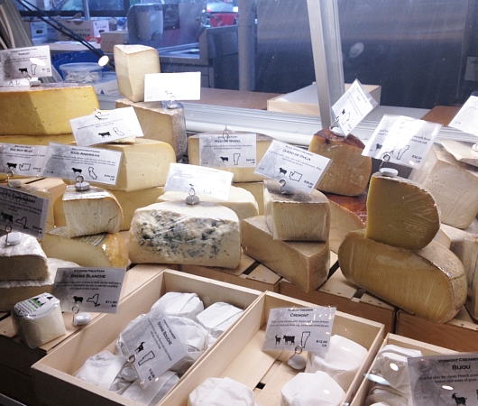 店内で手作りしてる様子が見れるNYのチーズ専門店 Beecher\'s Handmade Cheese _b0007805_22185632.jpg