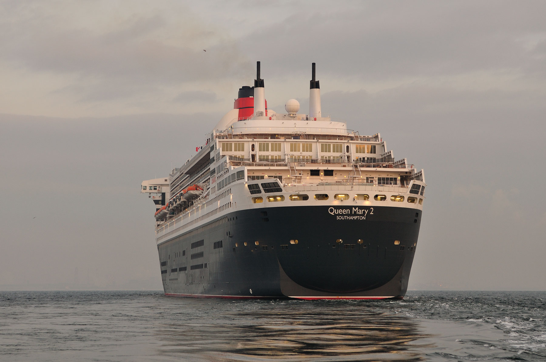 Queen Mary 2 洋上歓迎クルーズ Sky Lounge Garden Transporter Side