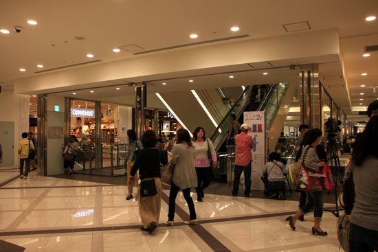 神戸ハーバーランドUMIEオープン_e0048413_20424464.jpg