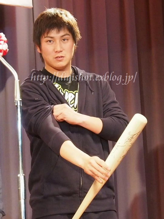 川端慎吾選手 左足首手術 復帰に2ヵ月 Out Of Focus Baseballﾌｫﾄﾌﾞﾛｸﾞ 19年終了
