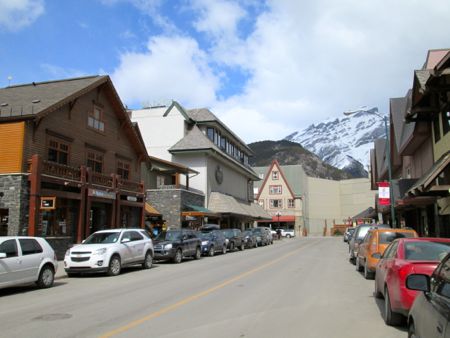 バンフの唯一の映画館『ラックス・シアター』Banff Lux Theatre_b0051109_9372266.jpg