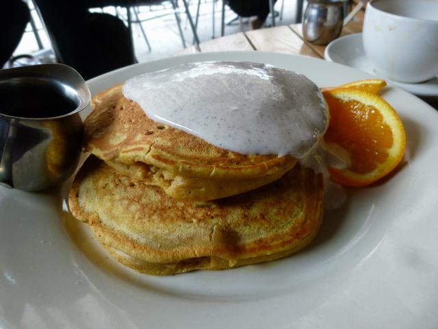 イーストビレッジのカフェで一人ランチ ニューヨーク 味覚のミラーボール2