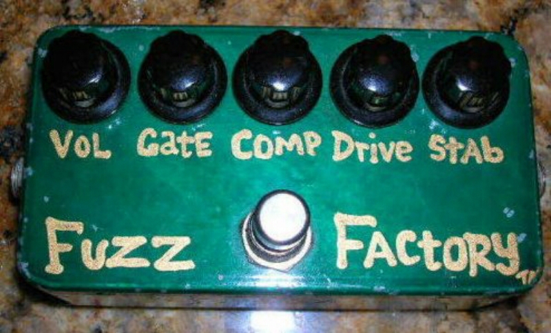 fuzz factory : びっくもふのゆかいなおもちゃたち