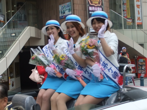 大岡越前祭...雨も止みパレードが_b0137932_1647169.jpg