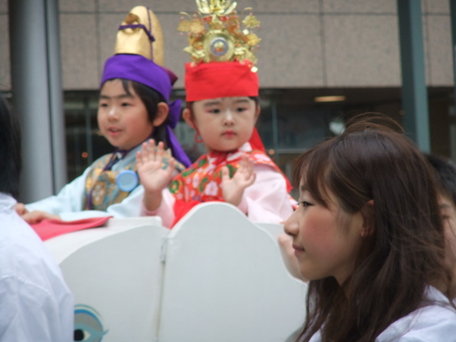 大岡越前祭...雨も止みパレードが_b0137932_1649560.jpg