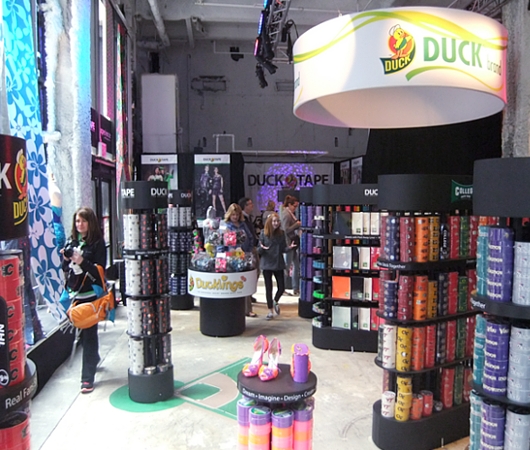 ニューヨークに登場したガムテープのファッション・ショップ?!　Duct Tape Pop-Up Shop_b0007805_1594265.jpg