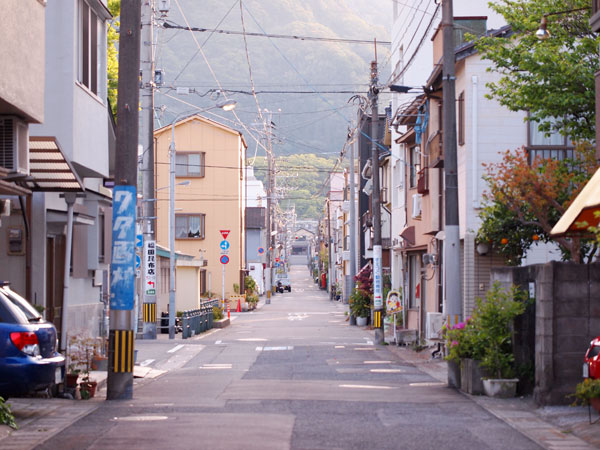 4月22日 奥行きのある道_e0133891_20125514.jpg