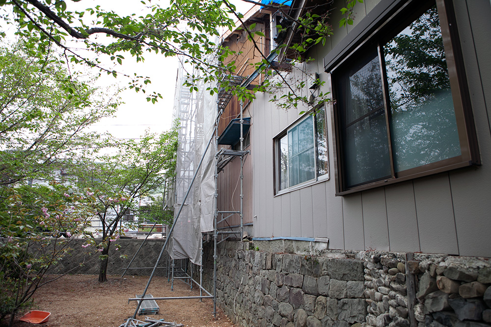 駐車スペース確保と屋根葺き替え他〜その1〜_a0163962_912611.jpg