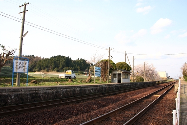 「花いろ」平成25年10月11日夕方西岸駅が再度湯乃鷺駅に変わったよ（駅名標変遷）_e0304702_8573449.jpg