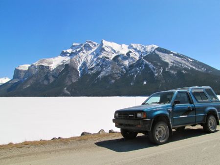 まだ雪と氷の世界のままの『レイク・ミネワンカ』Lake Minnewanka_b0051109_8322818.jpg