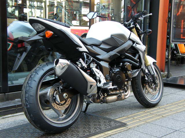 GSR750ABS 大好評販売中！！お得です♫_d0099181_1302756.jpg