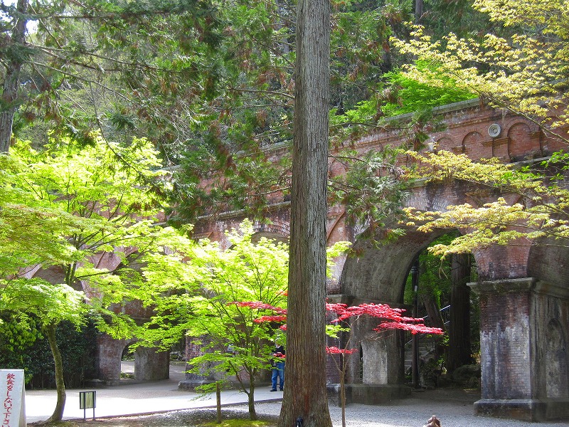 南禅寺の観光名所【琵琶湖疎水の水道橋（水路閣）】２０１３_e0237645_17444668.jpg