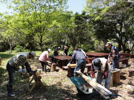 防腐剤塗り　　in　　うみべの森_c0108460_20313499.jpg