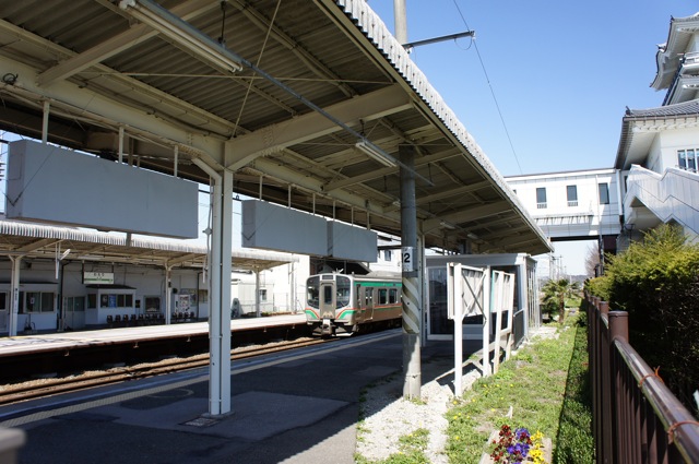 桜の季節、下り電車_f0143119_20235530.jpg